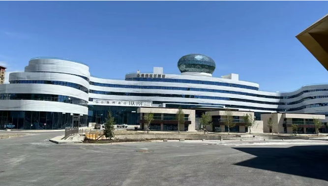 “在科技与艺术的交织中邂逅未来——SONBS助力阿勒泰尊茂宝石酒店，缔造卓越会议与活动体验”